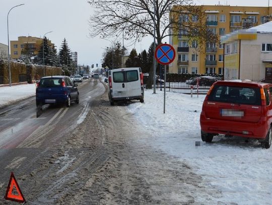 Zamość: Nie chciała uderzyć w samochód. Zjechała na chodnik i potrąciła pieszą