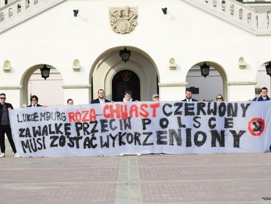 Organizatorzy akcji podkreślają, że Róża Luksemburg była „wrogiem polskiej niepodległości”. Fot. Klub Konfederacji Zamość