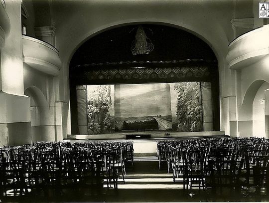 Lata 1930-1935. Kinoteatr Stylowy mieściło się wtedy w kościele franciszkanów.