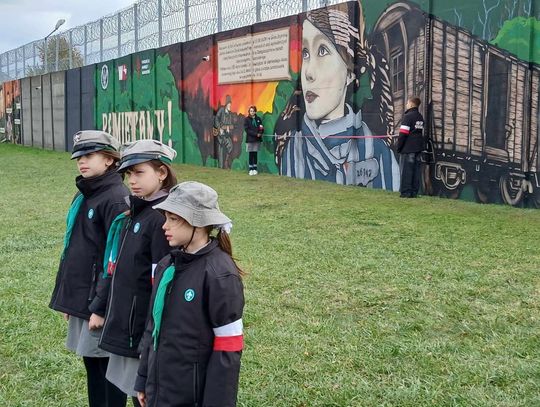 Zamość: Odsłonięto mural. To portret młodziutkiej więźniarki zamordowanej w Auschwitz-Birkenau