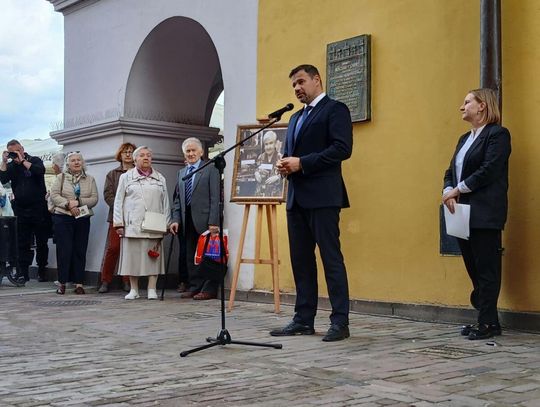 Zamość: Odsłonięto tablicę pamiątkową ku pamięci Bogumiły Sawy. Poświęciła miastu całe swoje życie i majątek