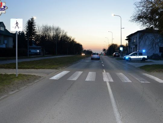 Zamość: Piesza potracona na przejściu. Zabrano ją do szpitala 68-letnia piesza przechodząc przez oznakowane przejście dla pieszych na ul. Wyszyńskiego w Zamościu, została potrącona przez kierującą pojazdem m. Hyundai.