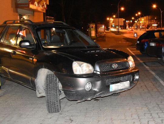 Zamość: Pijany z dożywotnim zakazem rozbijał samochody na parkingu