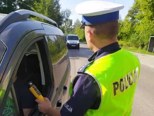 Policjanci z zamojskiej komendy dbając o bezpieczeństwo na naszych drogach, kontrolują również stanu trzeźwości kierowców.