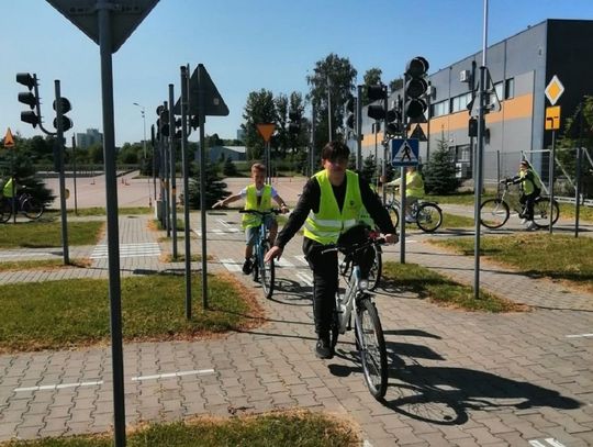 Na terenie Wojewódzkiego Ośrodka Ruchu Drogowego w Zamościu odbywają się praktyczne egzaminy na kartę rowerową dla uczniów ze szkół podstawowych.