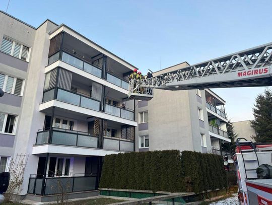 Zamość: Pożar w bloku przy ul. Wyszyńskiego. Młodzież zaprószyła ogień w piwnicy [ZDJĘCIA]