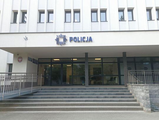 Zamość: Przyłapany na gorącym uczynku. 49-latek odpowie za oszustwa na szkodę operatora sieci komórkowej Na szkodę operatora sieci mieszkaniec powiatu zamojskiego wyłudził prawie 10 000 zł.