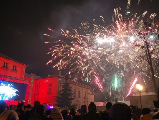 Zamość przywitał Nowy Rok! Sylwester przed Pałacem Zamoyskich (ZDJĘCIA)