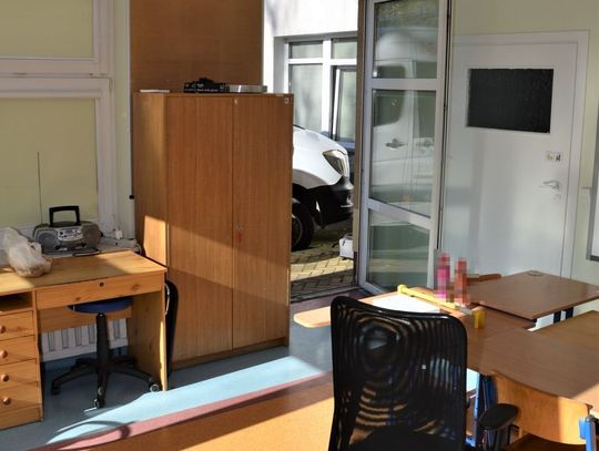 Zamość: Recydywista włamał się do placówki oświatowej i ukradł drogi telefon