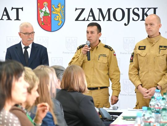 Szkolenie pn. „Postępowanie w przypadku występowania zagrożeń uderzeniami z powietrza i uruchamiania syren alarmowych” przeprowadzili funkcjonariusze Komendy Miejskiej PSP w Zamościu.