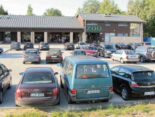 Zamość: Samozwańczy parkingowy przy zoo. "Szwindlem śmierdziało na kilometr"