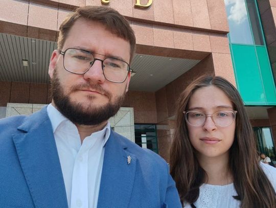 Piotr Zduńczyk, lider Konfederacji na Zamojszczyźnie i wiceprezes Ruchu Narodowego w województwie lubelskim (na zdjęciu z Oliwią Olejniczak) uważa wyrok za skandaliczny. Fot. Klub Konfederacji Zamość