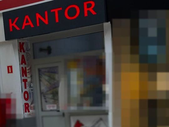 Trzynaście lat temu 24 sierpnia włamywacze ukryli się w markecie przed jego zamknięciem, a po zmroku utorowali sobie drogę do wnętrza kantoru przez sufit. Ich łupem padły ogromne sumy w walucie polskiej i obcej.