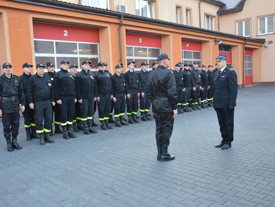 Zamość: Strażacy odśpiewali hymn na 100-lecie niepodległości (ZDJĘCIA)
