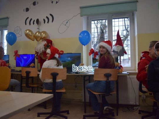 W Szkole Podstawowej nr 7 z Oddziałami Integracyjnymi w Zamościu odbyło się uroczyste przekazanie nowoczesnego sprzętu multimedialnego przez firmę Base w ramach akcji Base4School.