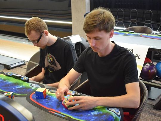 Zamość: Szybcy i zdolni. Trwa Turniej Mistrzowski w Speedcubingu (FILMY, ZDJĘCIA)