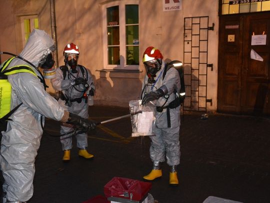 Zamość: Tajemniczy proszek w kopercie trafił do sądu