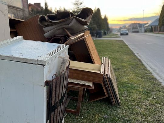 W Zamościu rozpoczęto mobilną zbiórkę odpadów wielkogabarytowych oraz „elektrośmieci”.