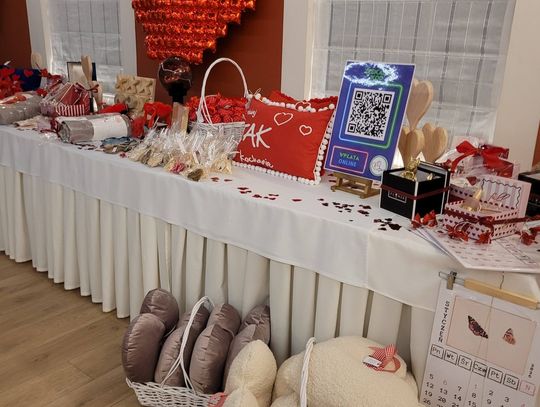 Podczas XII Charytatywnych Ostatków Karnawałowych uczestnicy wydarzenia kolejny raz okazali ogromne serce, wspierając działalność Stowarzyszenia Pomocy Dzieciom Niepełnosprawnym „Krok za krokiem” w Zamościu.