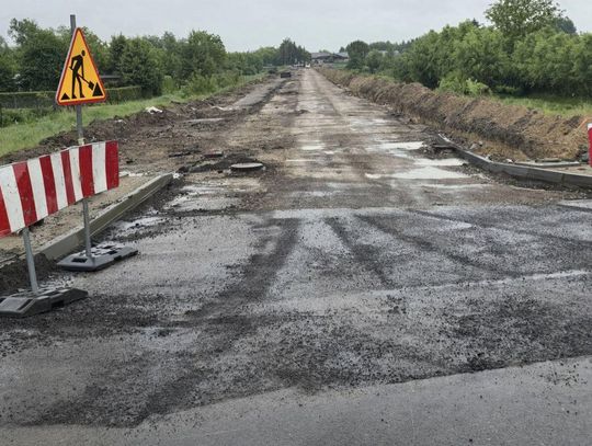 "Zażądaliśmy od wykonawcy gruntownej i solidnej naprawy ulicy Altanowej na jego koszt. To ważne - póki jest gwarancja" - tłumaczy prezydent Zamościa.