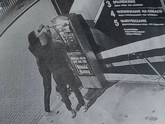 Policjanci z zamojskiej komendy ustalili trzech sprawców włamania do urządzenia na myjni samoobsługowej, w którym znajdowała się gotówka.