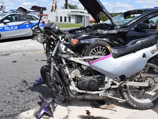 Zamość: Wypadek na ulicy Dzieci Zamojszczyzny. Kierowca motoroweru w szpitalu