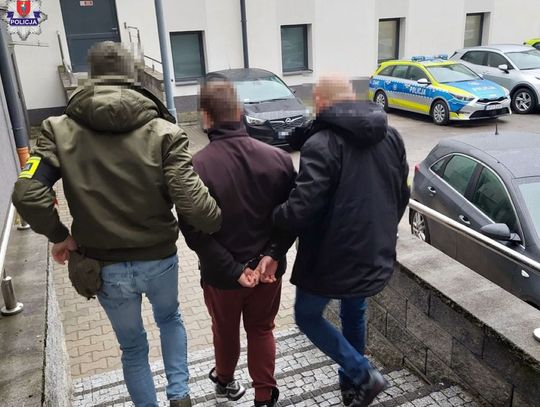 Zamojscy policjanci zatrzymali 25-latka, po tym, jak w miniony weekend podczas jazdy BMW zdenerwował się na kierowcę Audi i strzelił do niego z wiatrówki.