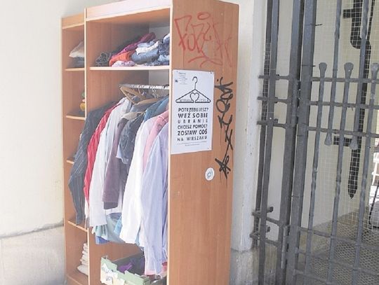 Zamość: Z ubraniami do bramy