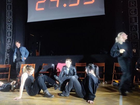 Zamość/Zwierzyniec: Sześć nagród dla młodych aktorów. Sukces na Lubelskich Spotkaniach Teatralnych „Zwierciadła” Młodzież z Zamojskiego Studia Teatralnego oraz Grupy Kolulu działającej przy Centrum Kultury i Bibliotece Publicznej w Zwierzyńcu odniosła znaczący sukces podczas Lubelskich Spotkań Teatralnych „Zwierciadła”.