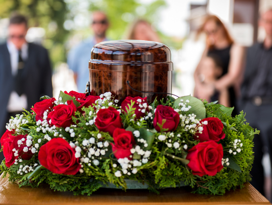 Zasiłek pogrzebowy w nowej wysokości. Już od stycznia Od 1 stycznia 2026 roku zasiłek pogrzebowy wzrośnie aż o 75 proc.