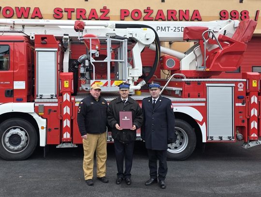 Asp. sztab. Bogdan Wilgos (w środku) przygodę ze strażą pożarną rozpoczął w 1993 r.