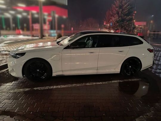 Zatrzymany za paserstwo. Chciał wyjechać z kraju samochodem za 750 tys. zł Funkcjonariusze PSG w Terespolu podczas odprawy granicznej ujawnili samochód marki BMW M5 pochodzący z przestępstw.