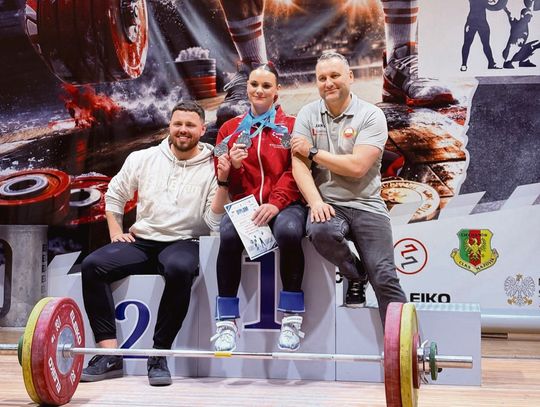 W sekcji podnoszenia ciężarów Agrosu Zamość Weronikę Ostrówkę szkolą trenerzy Bartłomiej Kobel i Andrzej Gaweł.