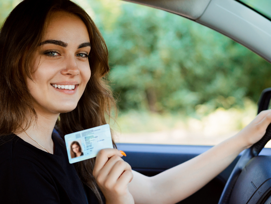 Zdający egzamin na prawo jazdy zobaczą, który egzaminator najbardziej oblewa.
