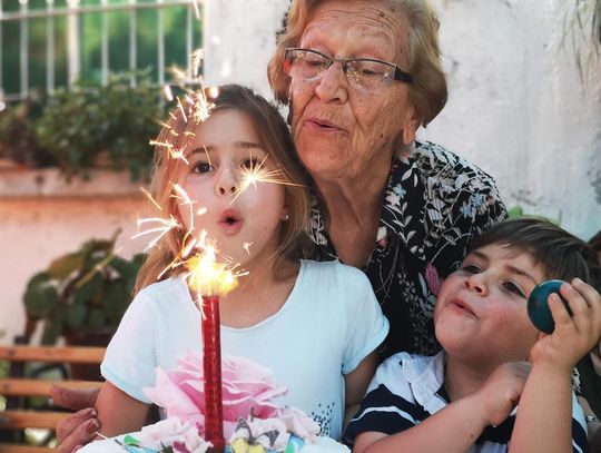 Zbliża się Dzień Babci i Dzień Dziadka. Możesz złożyć im życzenia w "Kronice Tygodnia".
