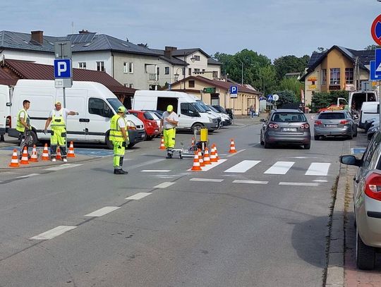 Znakują na nowo przejścia dla pieszych w Hrubieszowie