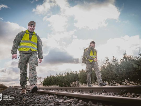 Zaangażowanie 2 LBOT to element ogólnopolskiego wsparcia udzielanego przez WOT Straży Ochrony Kolei. Łącznie w całym kraju na torach służy obecnie blisko 400 Terytorialsów, których zadaniem jest wzmacnianie bezpieczeństwa i ochrony infrastruktury.