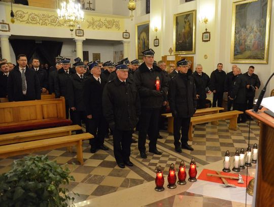 Powiatowe Zaduszki Strażackie w intencji strażaków z powiatu tomaszowskiego.