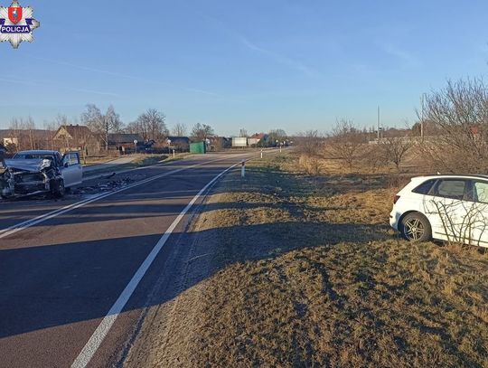 Wczoraj w Żurawnicy 47-letnia kierująca samochodem marki Suzuki na zakręcie straciła panowanie nad pojazdem i czołowo zderzyła się z pojazdem.
