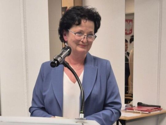 Zwierzyniec ma nową honorową obywatelkę. To Anna Korniluk – nauczycielka i kierownik zespołu tańca 26 marca Anna Korniluk odebrała tytuł z rąk burmistrz Edyty Wolanin i przewodniczącego rady miejskiej Wiesława Droździela.