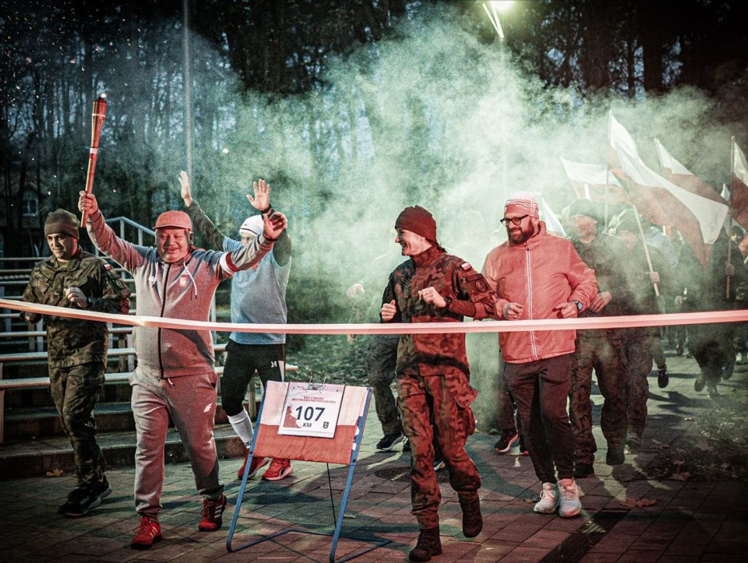 107 kilometrów dla Niepodległej. Tomaszów Lubelski uczcił rocznicę biegiem sztafetowym [ZDJĘCIA]