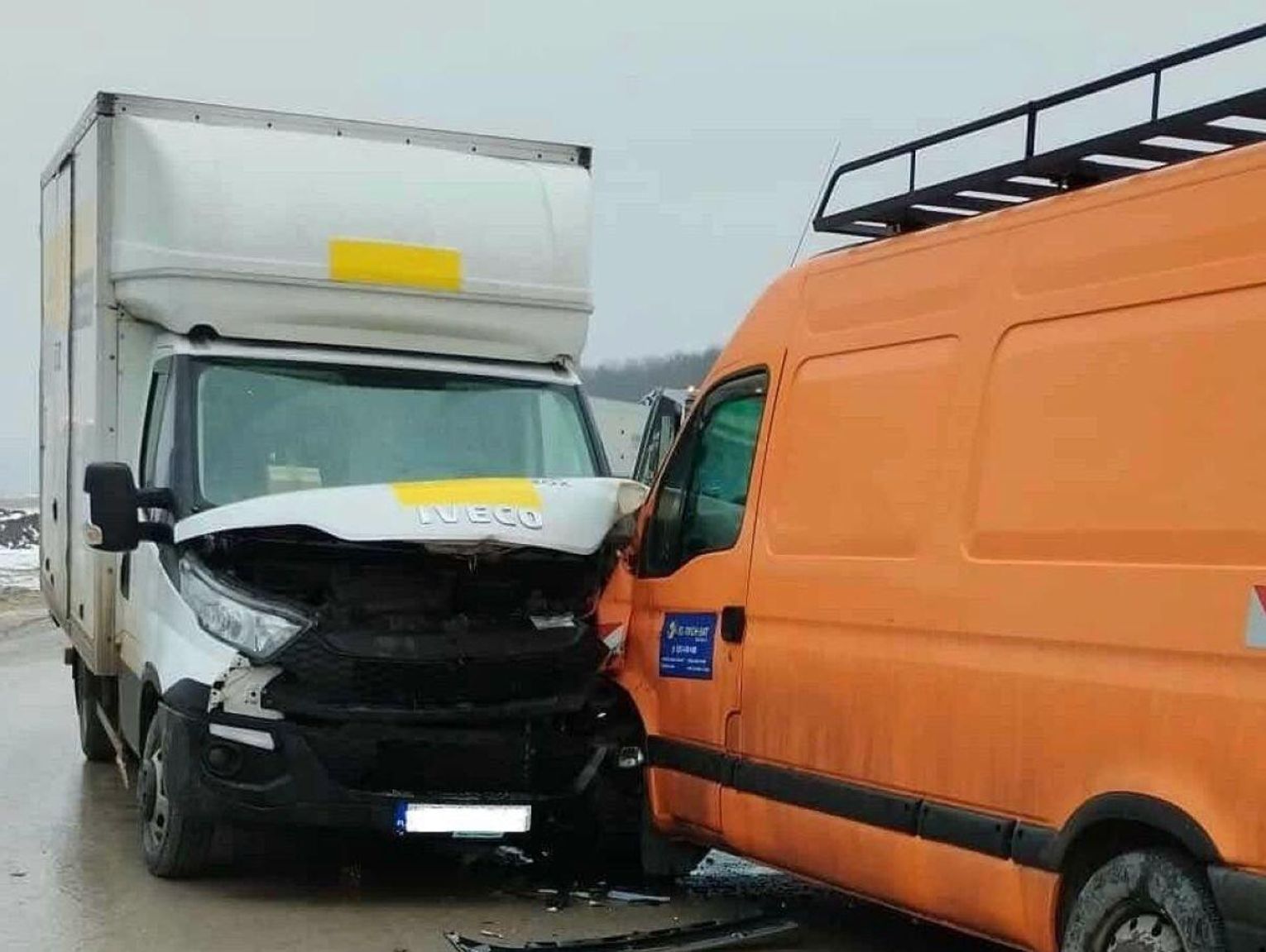 1100 zł mandatu i punkty karne za kolizję w Łabuniach. Kierowca nieprawidłowo wymijał