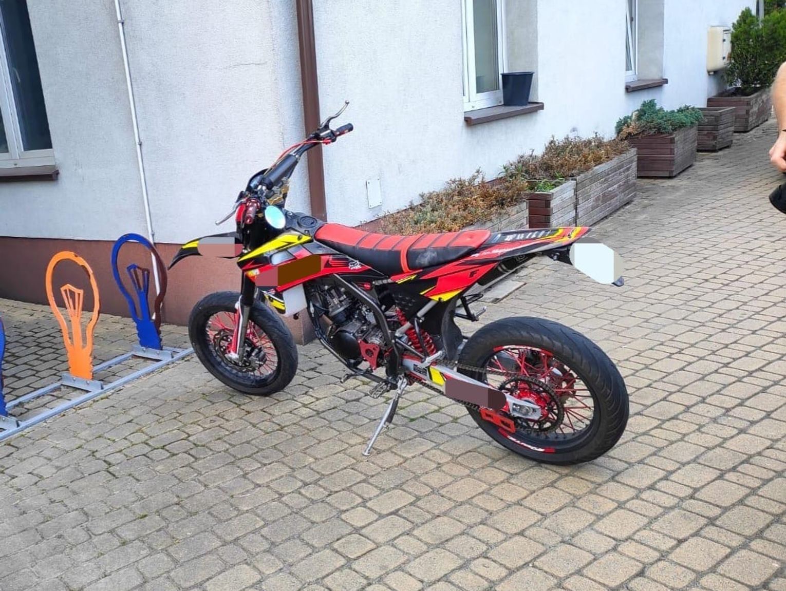 16-latek motorowerem potrącił 15-latkę na przejściu w Tomaszowie Lubelskim