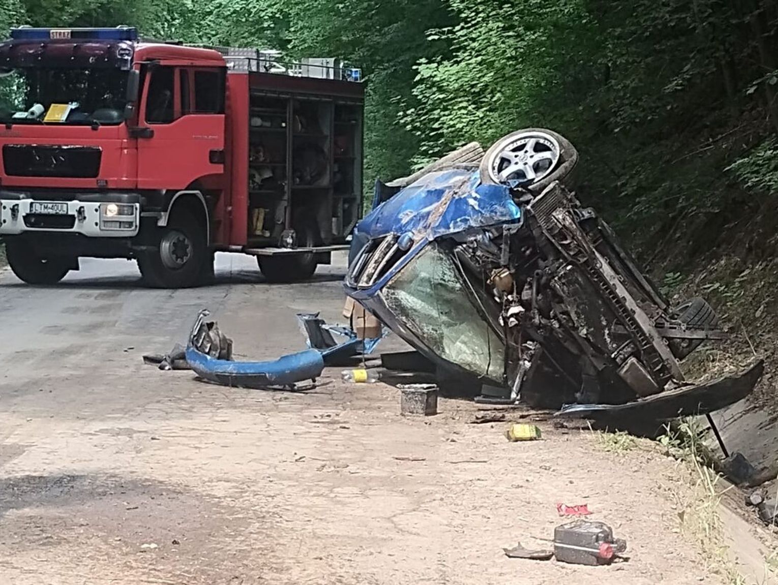 Dachowanie pod Rachaniami. 44-latek w ciężkim stanie trafił do szpitala