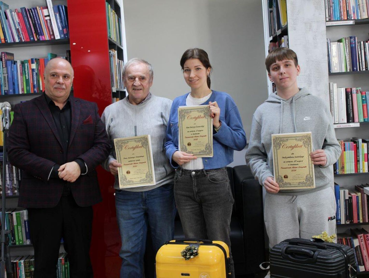 Antoni Iwanicki Mistrzem Ortografii. Tomaszowianie zmierzyli się z „rzegotem rzekotki”