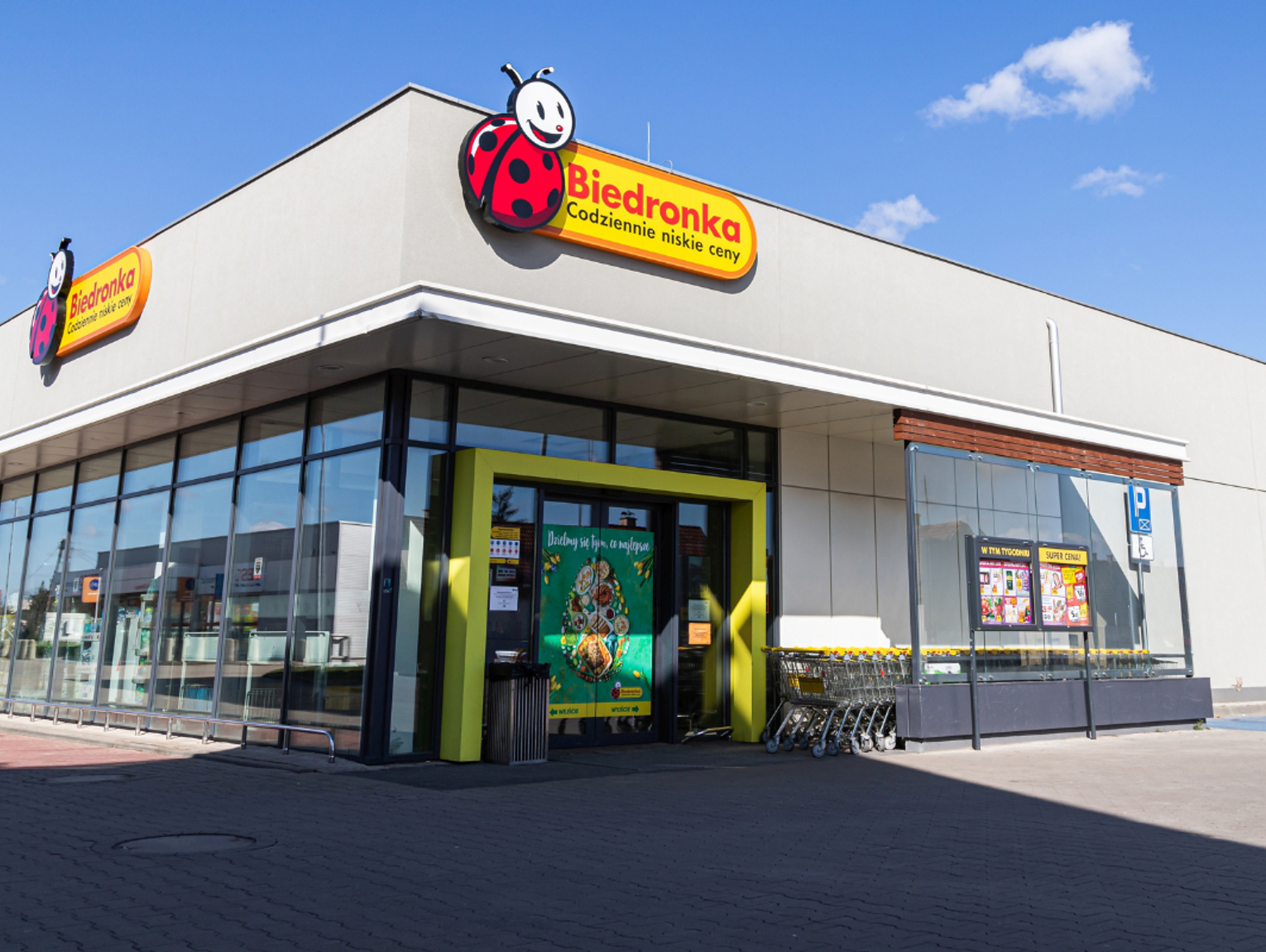 Biedronka zmienia system parkowania. Znikną biletomaty