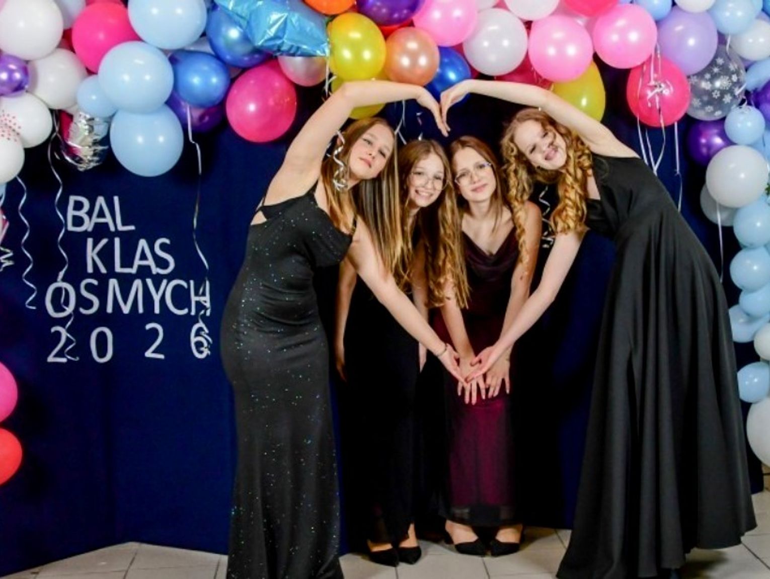 Biłgoraj: Szykowne kreacje i wielkie emocje. Niezapomniany wieczór ósmoklasistów z „Wyszyńskiego”