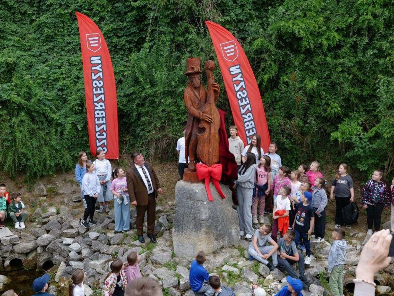 Chwilę go nie było, ale wrócił piękniejszy. Chrząszcz znów brzmi w Szczebrzeszynie
