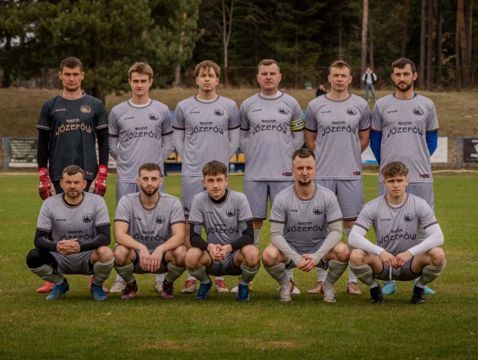 Cosmos Józefów walczy o awans. Trener wskazuje największe problemy sezonu