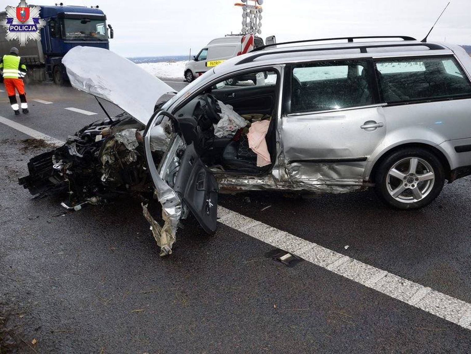 Czołowe zderzenie dwóch osobówek w gminie Stary Zamość [ZDJĘCIA]